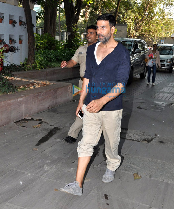 akshay kumar snapped at novotel hotel 2