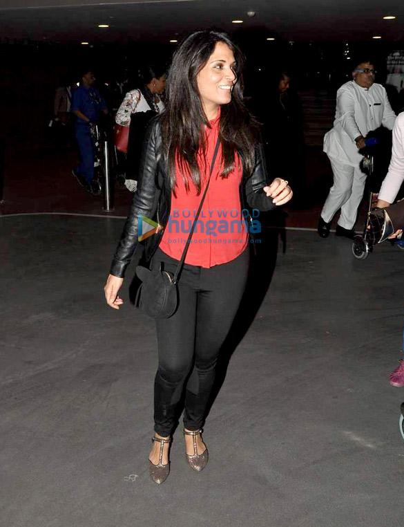 richa chadda and surveen chawla snapped returning from dubai 6