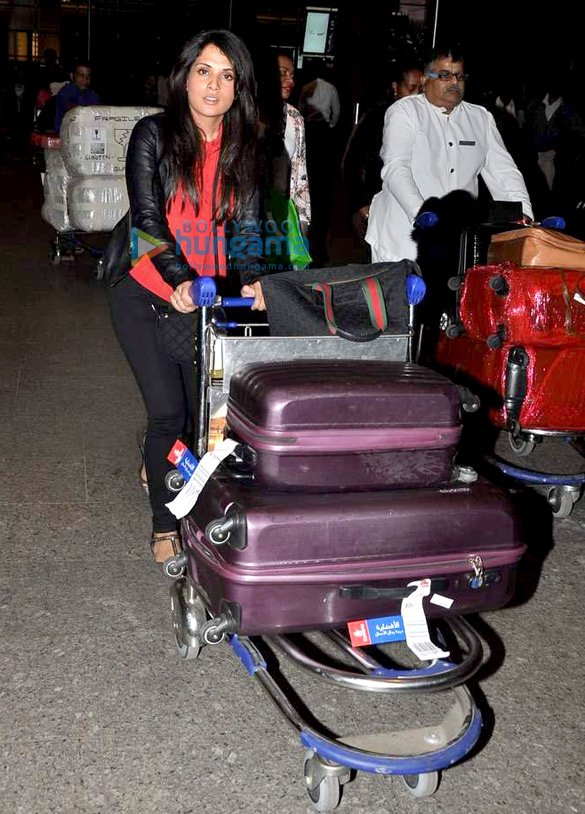 richa chadda and surveen chawla snapped returning from dubai 3