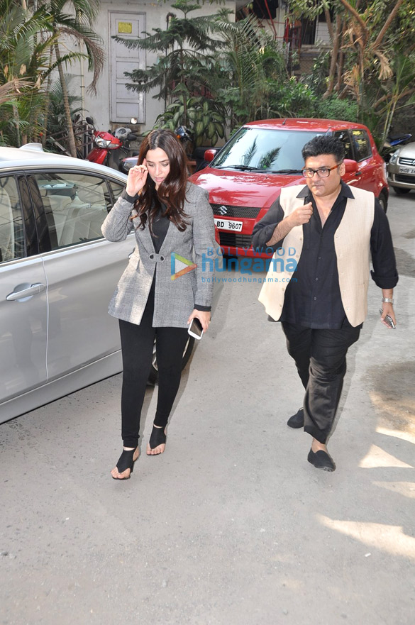 jaya bachchan snapped at the screening of jesus christ superstar 8