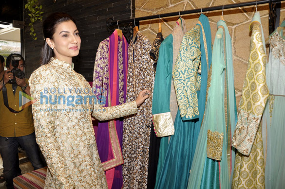 gauahar khan elli avram lauren gottlieb shamata anchan grace the festive collection launch at the hue store 11