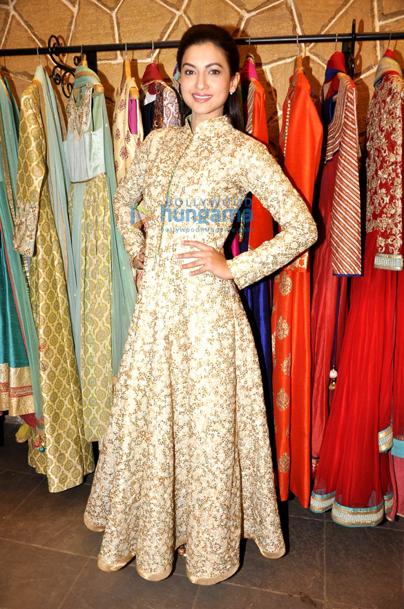 gauahar khan elli avram lauren gottlieb shamata anchan grace the festive collection launch at the hue store 14