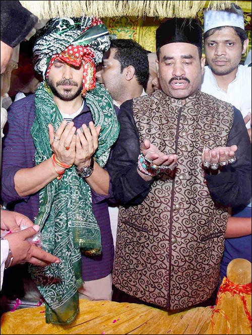emraan hashmi and mohd azharuddin visit nizamuddin dargah in delhi 3