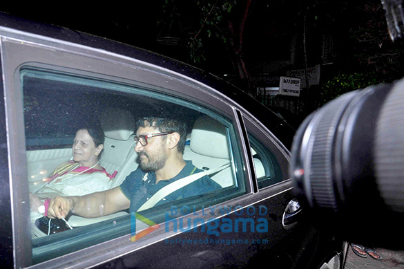 aamir khan snapped with mother in bandra 1
