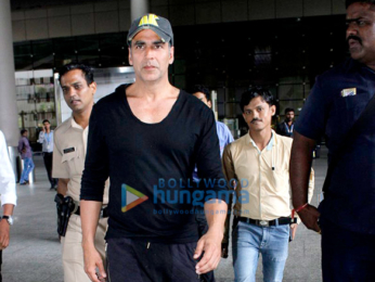 Akshay Kumar, Sohail Khan & Evelyn Sharma snapped at the airport