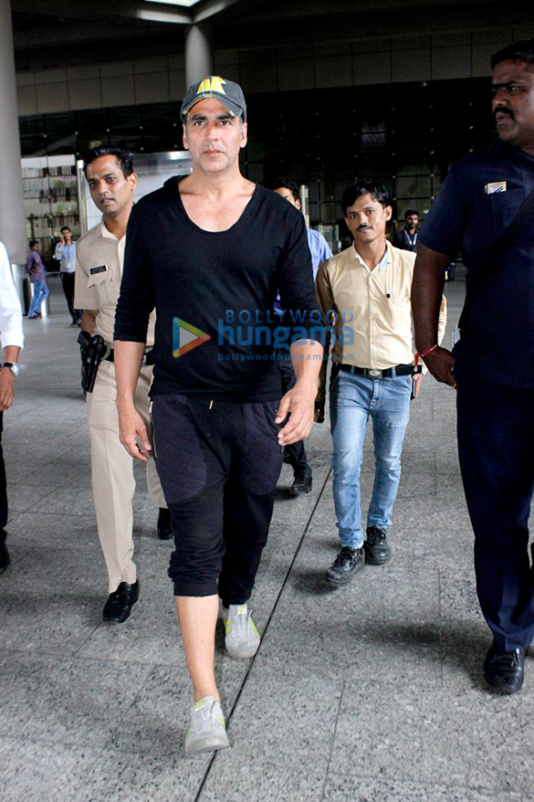 akshay sohail evelyn snapped at airport 4