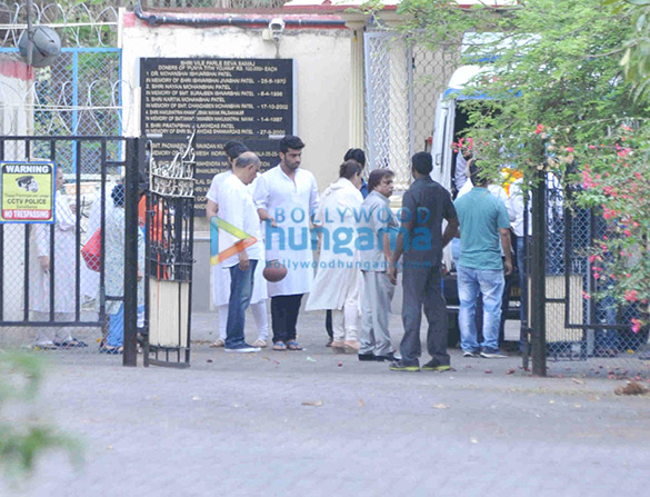 Arjun Kapoor’s grand mother’s last rites held in Juhu Arjun Kapoor’s grand mother’s last rites held in Juhu