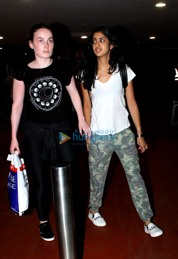 aryan navya nanda at mumbai airport 3