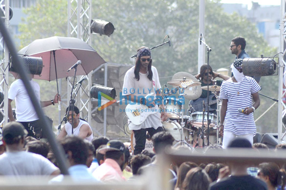 farhan shoot a song for rock on 2 8