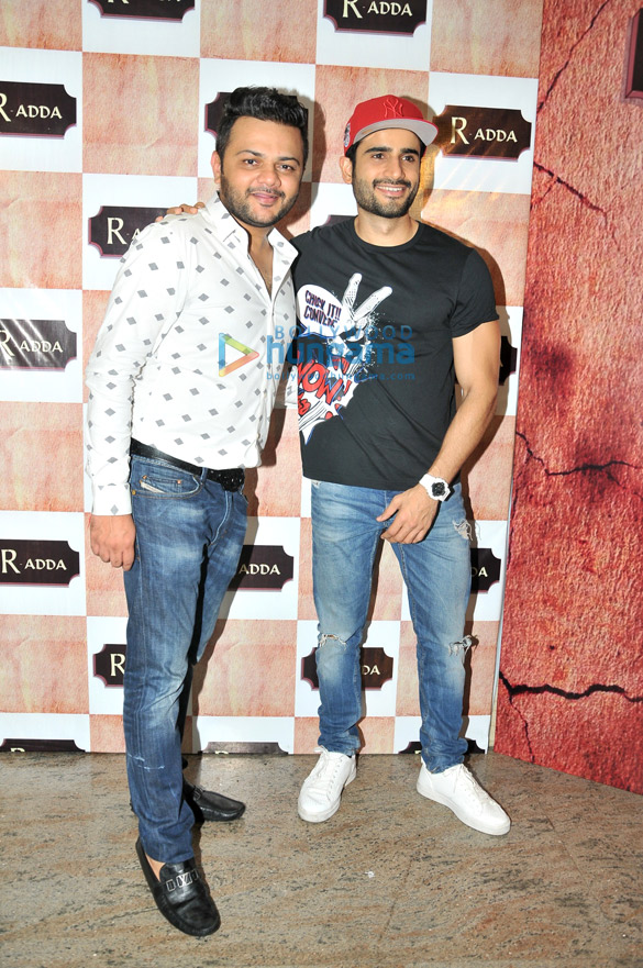 Karan Tacker, Harmeet Singh and other celebs attend the launch of R-Adda bar Karan Tacker, Harmeet Singh and other celebs attend the launch of R-Adda bar