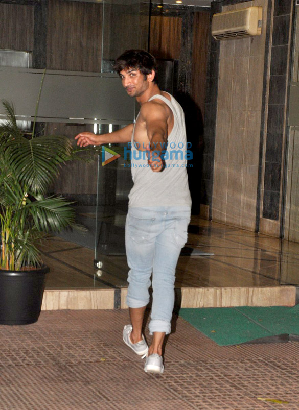 Kriti Sanon, Karan Johar & others at Sushant Singh Rajput’s house warming bash Kriti Sanon, Karan Johar & others at Sushant Singh Rajput’s house warming bash