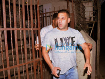 Salman Khan snapped post dubbing for 'Sultan' in Bandra