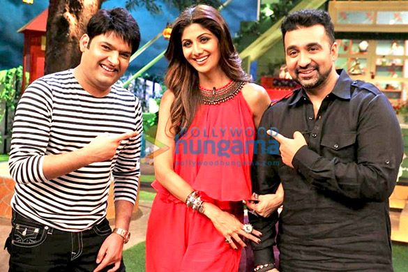 Shilpa Shetty gets a pleasant surprise from her husband on the sets of The Kapil Sharma Show Shilpa Shetty gets a pleasant surprise from her husband on the sets of The Kapil Sharma Show