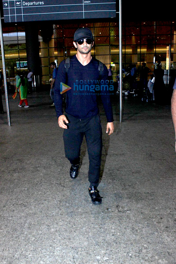 Sushant Singh Rajput returns to Mumbai from Bangkok Sushant Singh Rajput returns to Mumbai from Bangkok