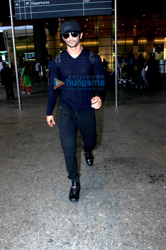 sushant returns to mumbai from bangkok 2