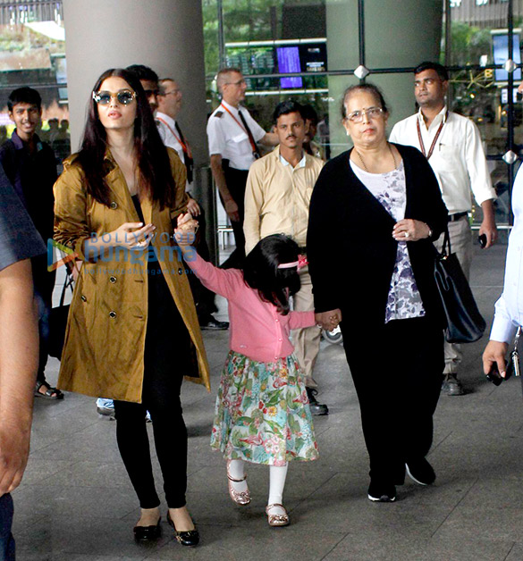 aishwarya rai bachchan aaradhya bachchan arrive back from london 3