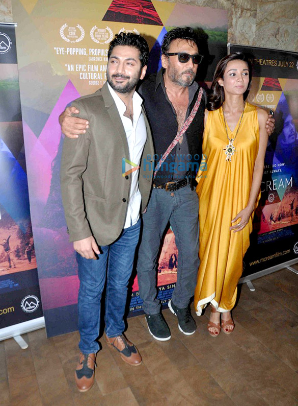 alia bhatt ira dubey jackie shroff at m cream movie screening 2