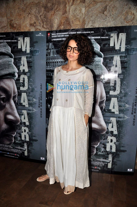 amitabh bachchan shah rukh khan others at the special screening of madaari 7