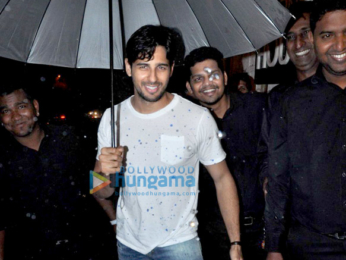 Shah Rukh Khan, Sidharth Malhotra, Kangna Ranaut & others at Anand L. Rai's birthday bash