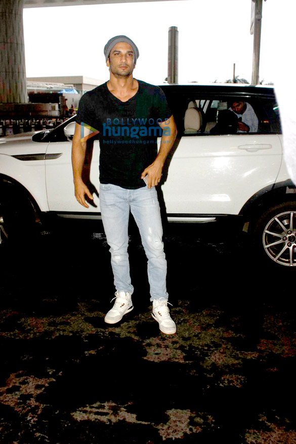 arjun sushant snapped at the airport 2