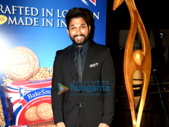 Chiranjeevi, Allu Arjun, Rana Daggubati, Chiyaan Vikram & Sayesha Saigal grace SIIMA 2016 in Singapore - Day 2