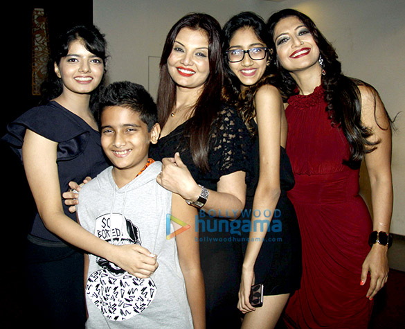 deepshikha hosts a surprise party for sister aartii naagpal 7