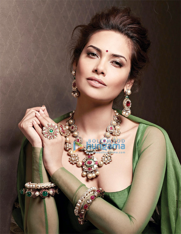 esha gupta 2 3