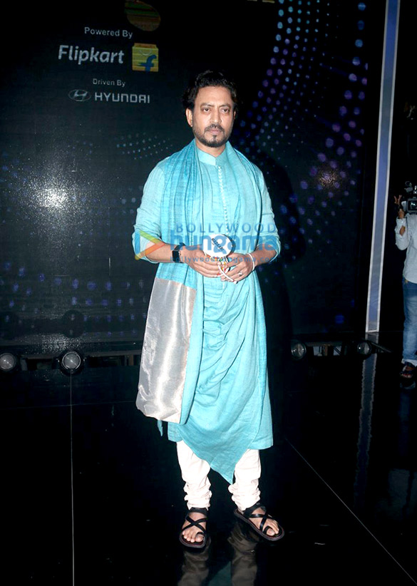 irrfan khan promotes madaari on the sets of sa re ga ma pa 4