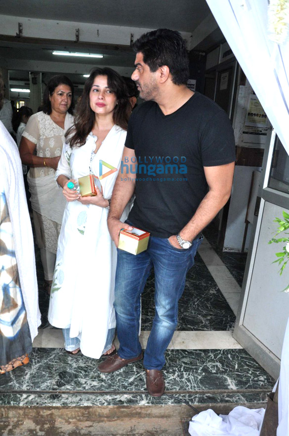 prayer meet of raveena tandon 4
