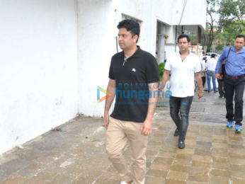 Prayer meet of Raveena Tandon's father-in-law Kundan Thadani