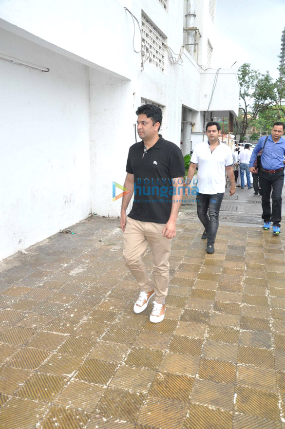 prayer meet of raveena tandon 5