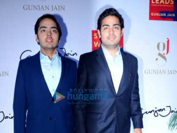 Shah Rukh Khan & Nita Ambani unveil Gunjan Jain's book 'She Walks She Leads'