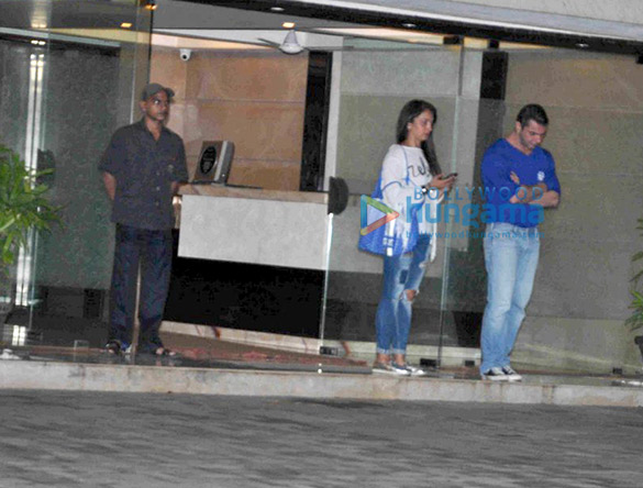salman iulia varun at arpitas party 4