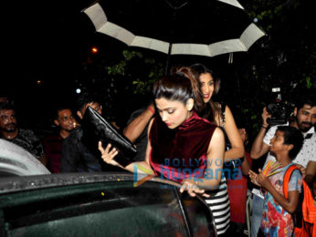 Shilpa Shetty & Shamita Shetty snapped post dinner at Olive