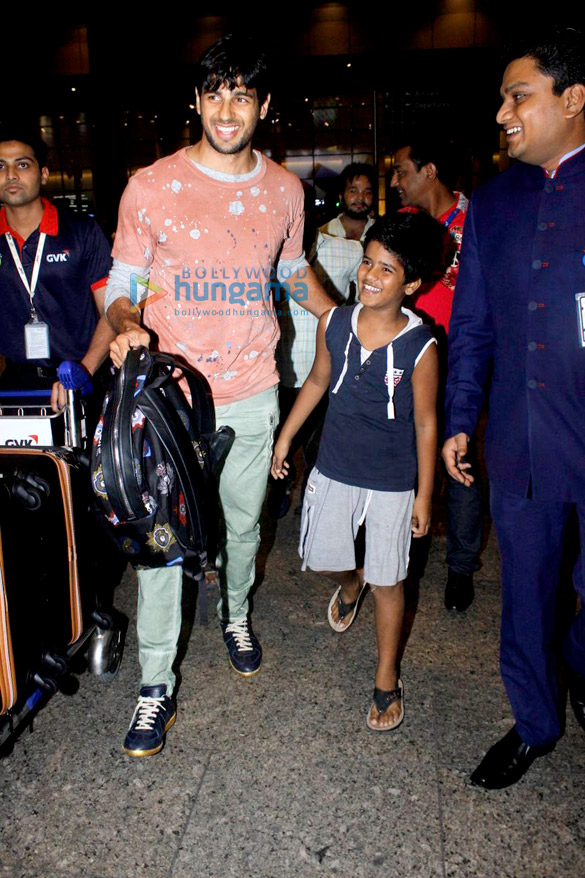 sidharth arrives back from his miami shoot 5