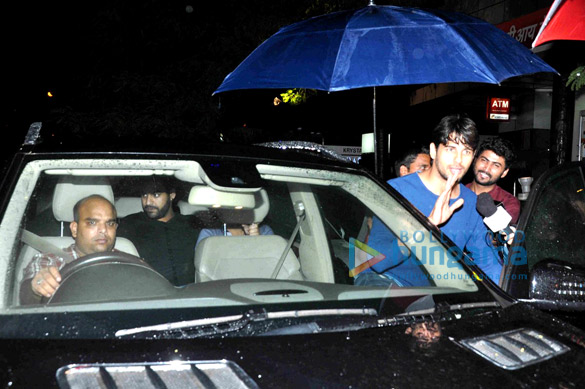 sidharth dines out with his close friends 4