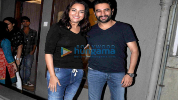 Sonakshi Sinha snapped post dubbing with Shekhar Ravjiani