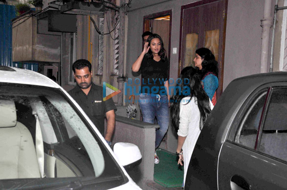 sonakshi snapped with shekhar 2