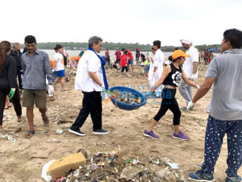 Subhash Ghai cleans Mumbai's Versova Beach