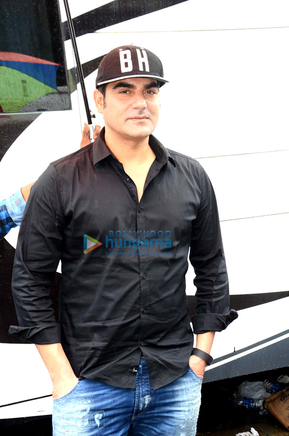 sunny leone arbaaz khan snapped on the sets of tera intezaar 9