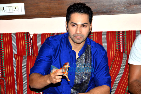 varun dhawan visit mohammad ali road during ramzan 3
