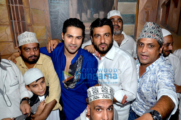 varun dhawan visit mohammad ali road during ramzan 4