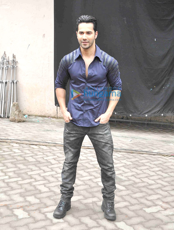 varun snapped during dishoom promotions 6