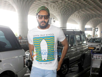 Vivek Oberoi, Riteish Deshmukh & Urvashi Rautela snapped at the airport