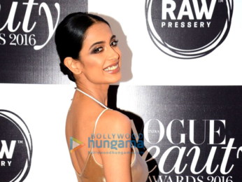 Ranbir Kapoor, Katrina Kaif & others grace 'Vogue Beauty Awards 2016'