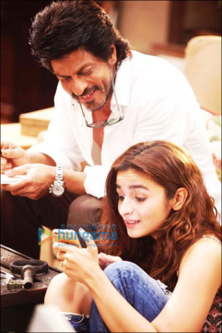 Check out: Shah Rukh Khan and Alia Bhatt share an adorable bond in Dear Zindagi