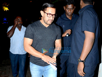 Aamir Khan dines out with 'Dangal' girls at a restaurant in Bandra