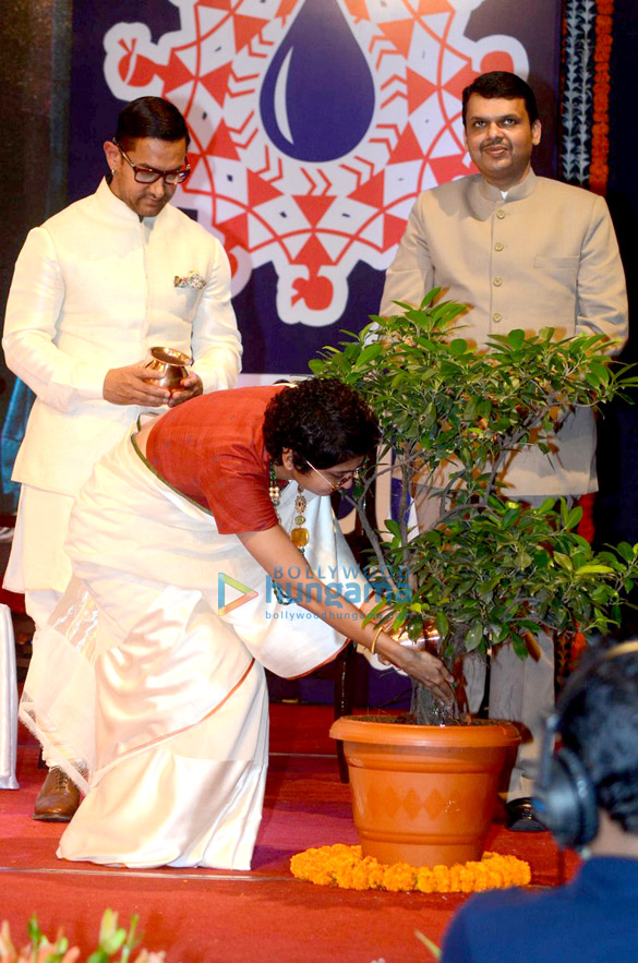 aamir at the satyamev jayate water cup awards 2016 3
