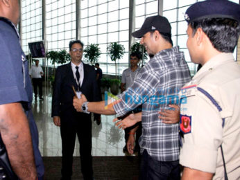 Akshay Kumar, Abhishek Bachchan & Pooja Hegde snapped at the airport