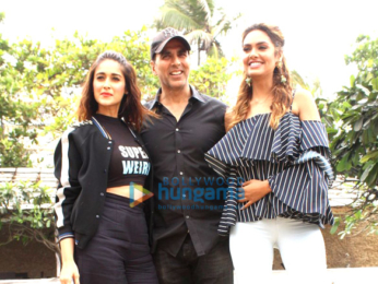 Akshay Kumar, Ileana DCruz & Esha Gupta promote 'Rustom'